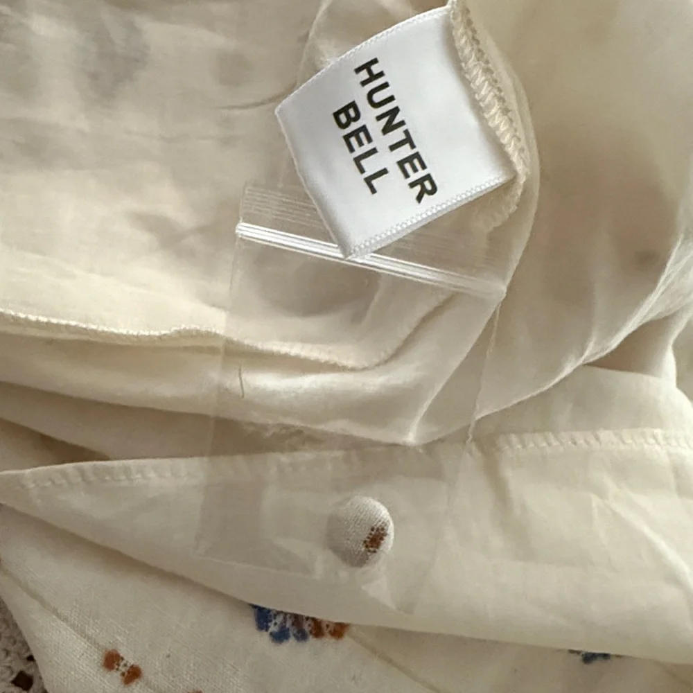Hunter Bell Clementine Cream Long Sleeve Medallion Maxi Dress Size M |
NWOT - Picture 5 of 11